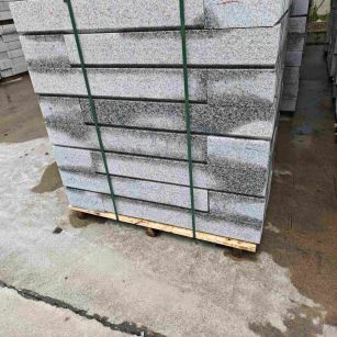 铁岭芙蓉白路牙石，马路牙子