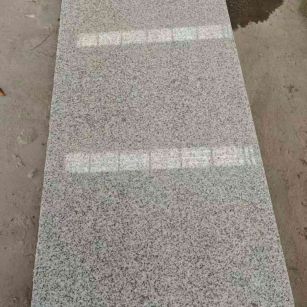 铁岭芝麻白光面毛板