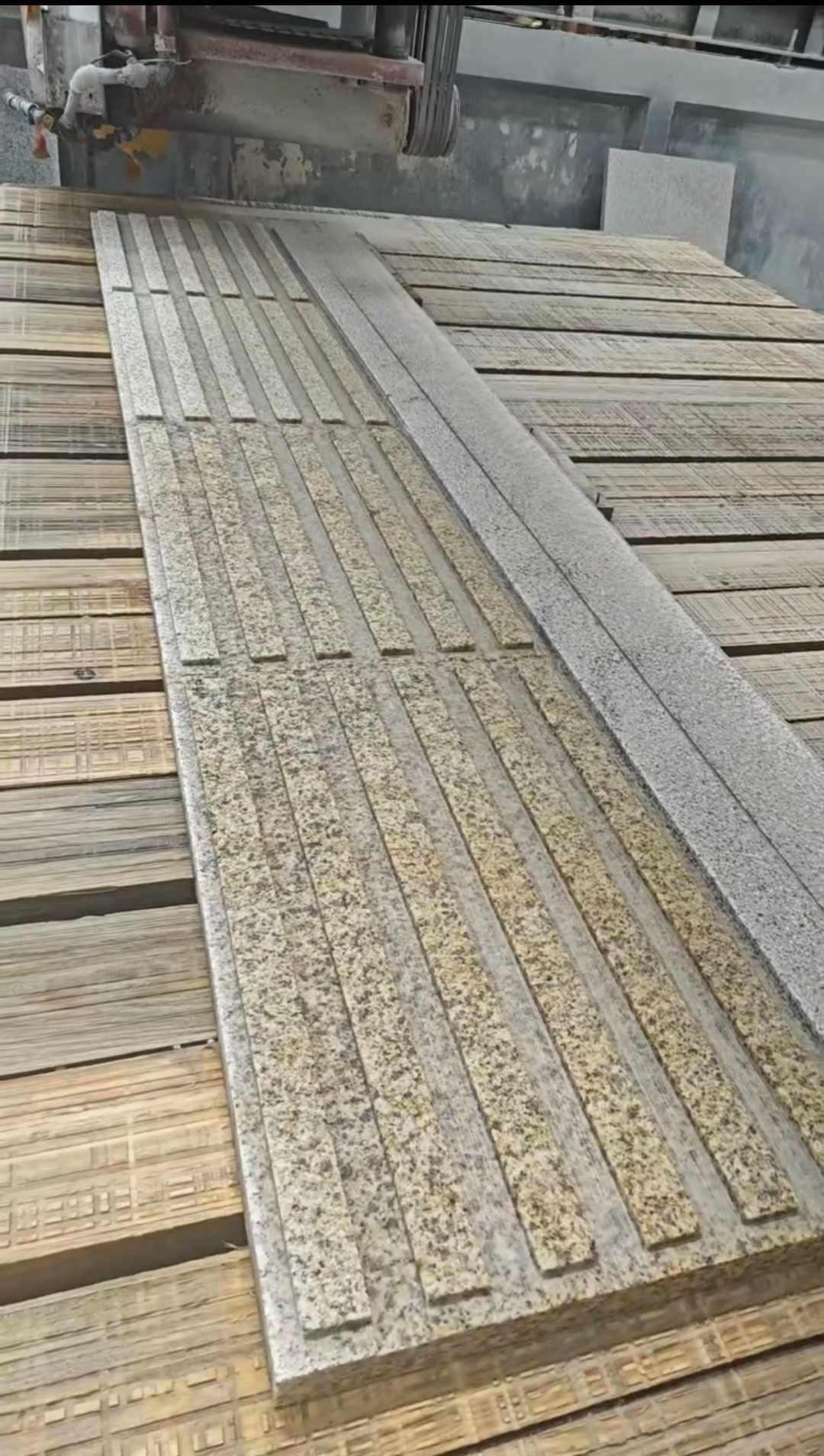 铁岭黄金麻盲道石 盲条