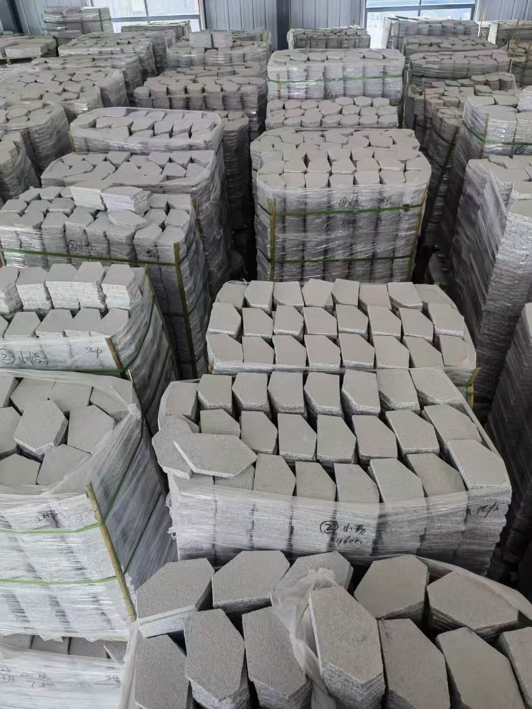 铁岭芝麻白石材冰裂纹，碎拼。