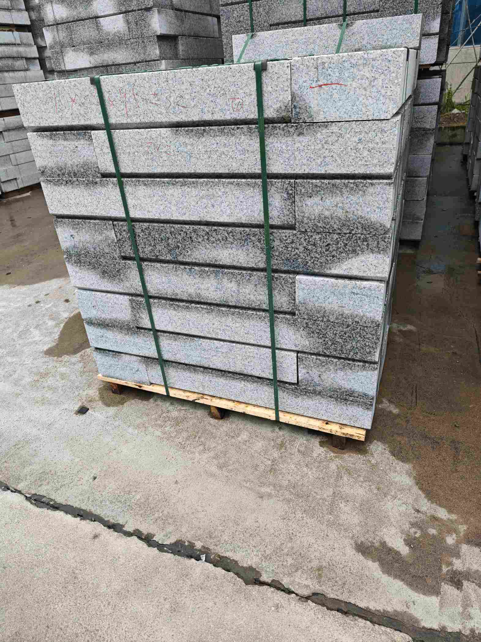 铁岭芙蓉白路牙石，马路牙子