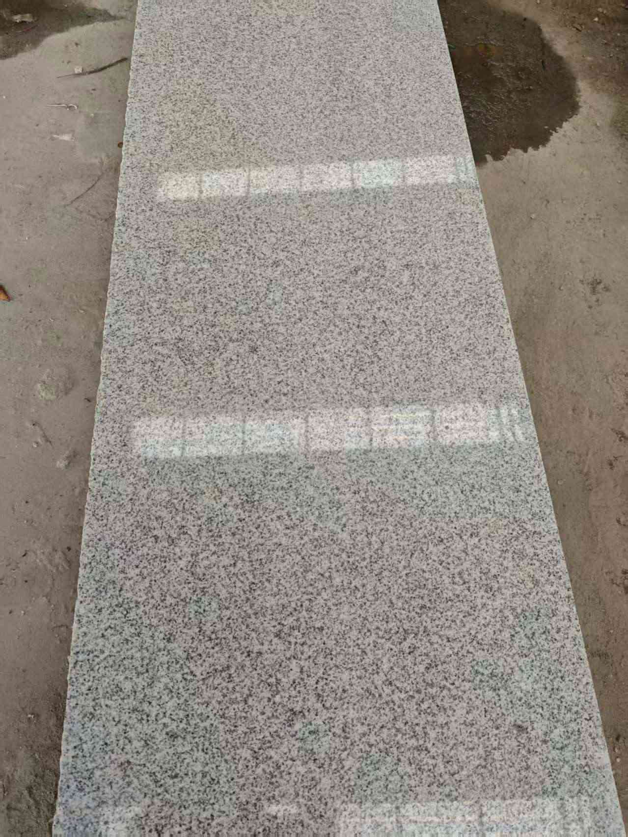 铁岭芝麻白光面毛板